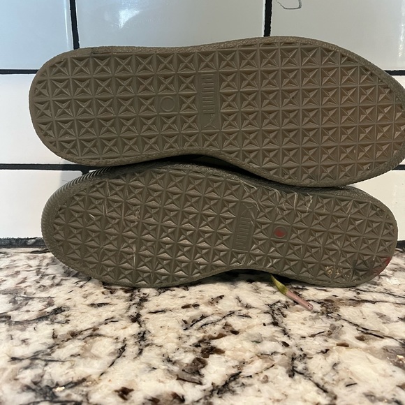 Puma Clyde Satin Jr 367469-03 Olive Avacado Size 6.5C - Picture 5 of 6